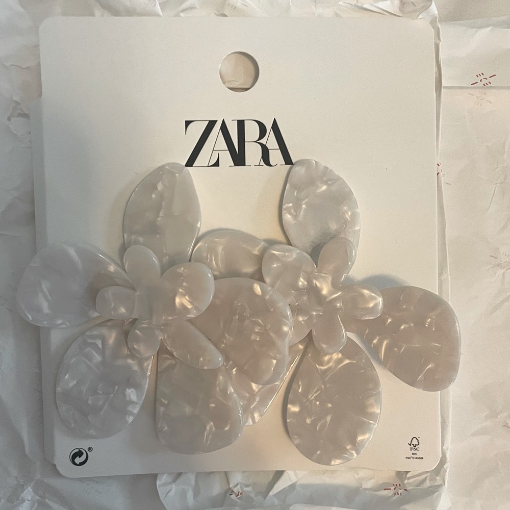 ZARA | NWT MAXI FLOWER EARRINGS - SOLD OUT